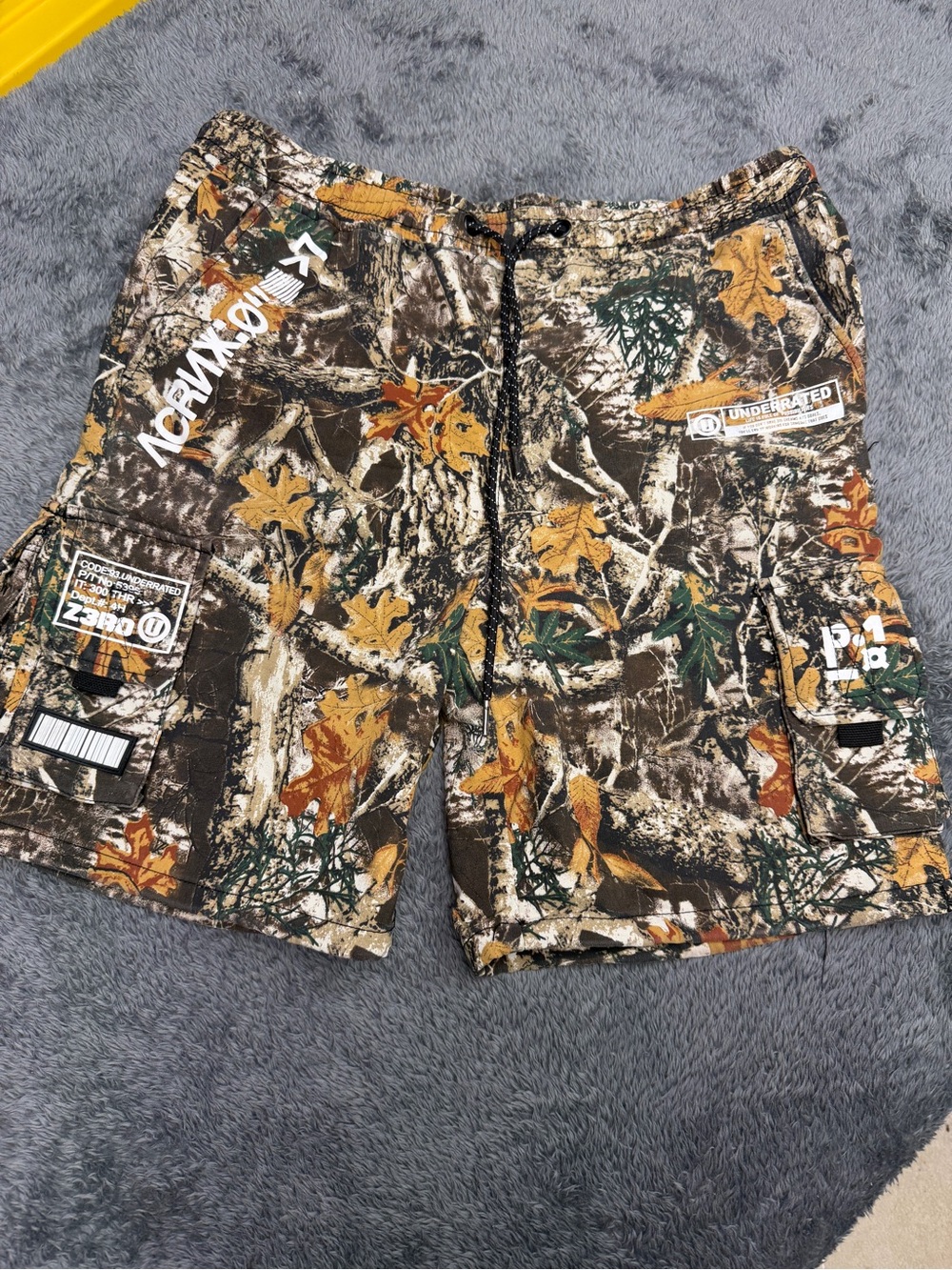 RGSTR Camo Cargo Shorts in size men’s XL- like new!